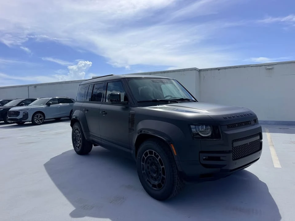 2026 Land Rover Defender Octa - Image 3 of 13