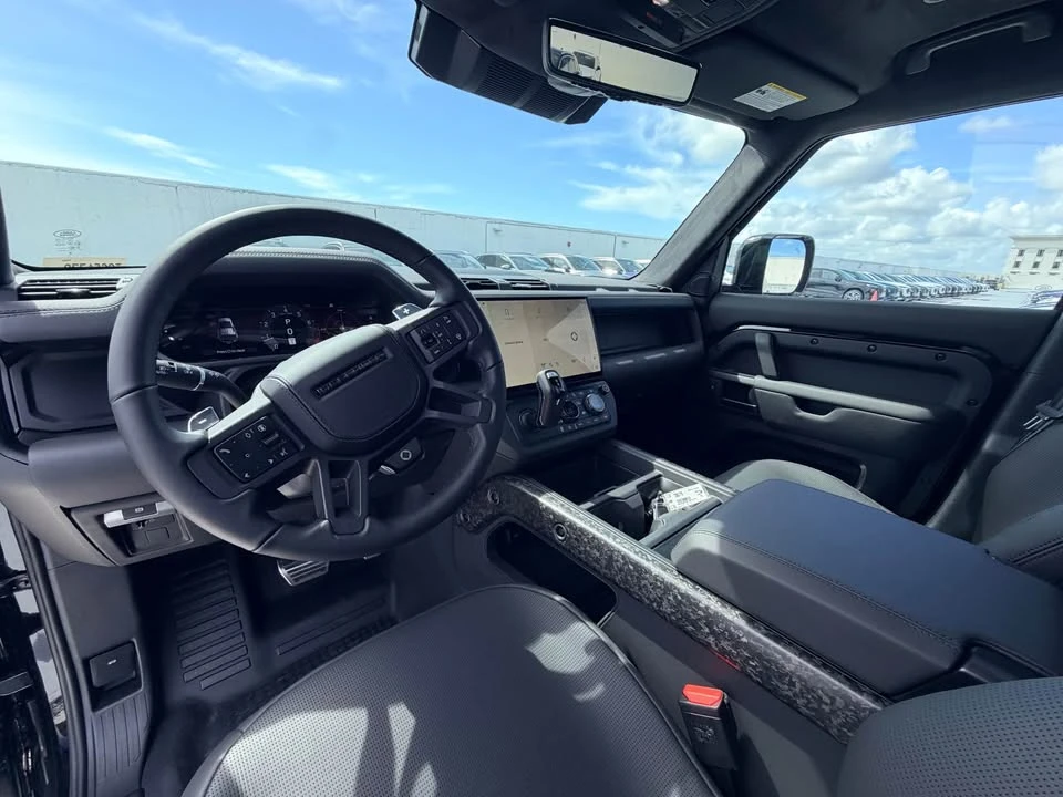 2026 Land Rover Defender Octa - Image 10 of 13