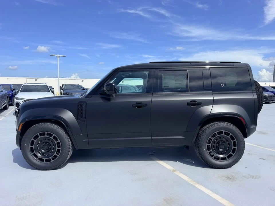 2026 Land Rover Defender Octa - Image 8 of 13