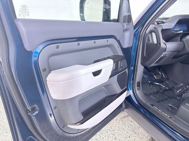2026 Land Rover Defender Octa - Image 13 of 20