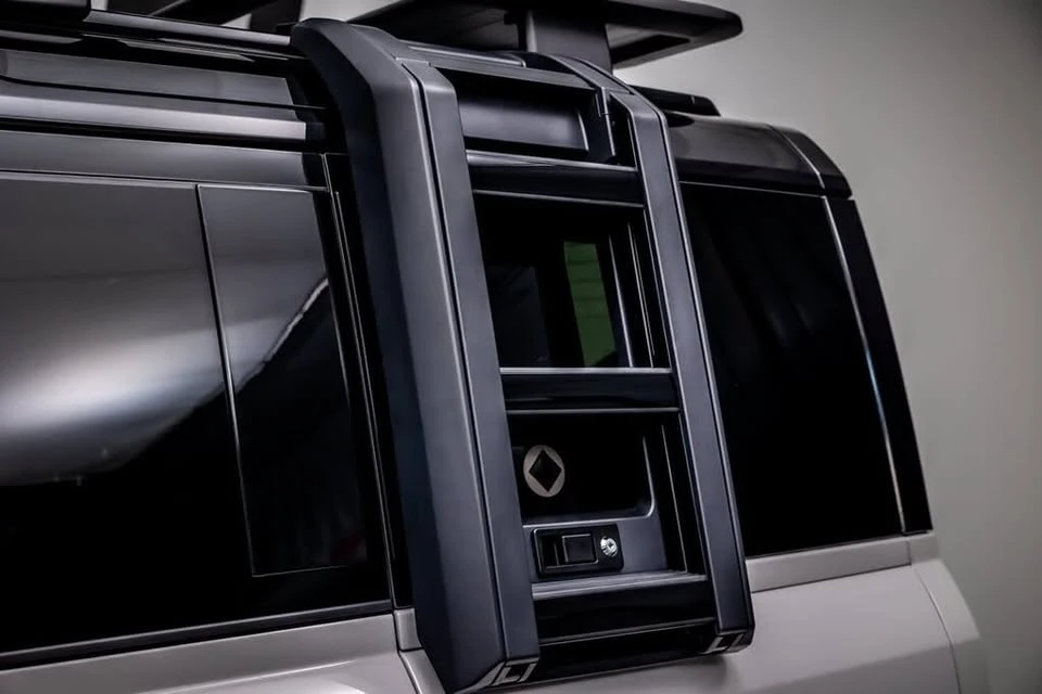 2026 Land Rover Defender Octa - Image 15 of 20