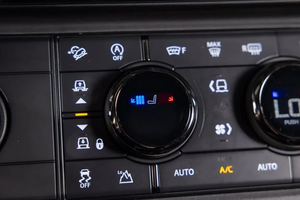 2026 Land Rover Defender Octa - Image 20 of 20