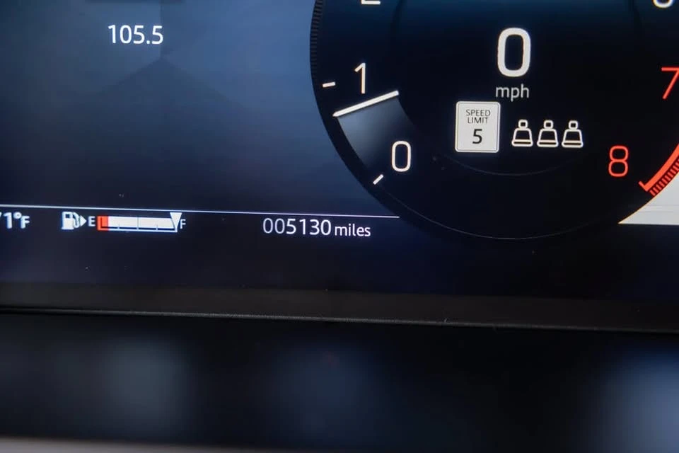 2026 Land Rover Defender Octa - Image 16 of 20