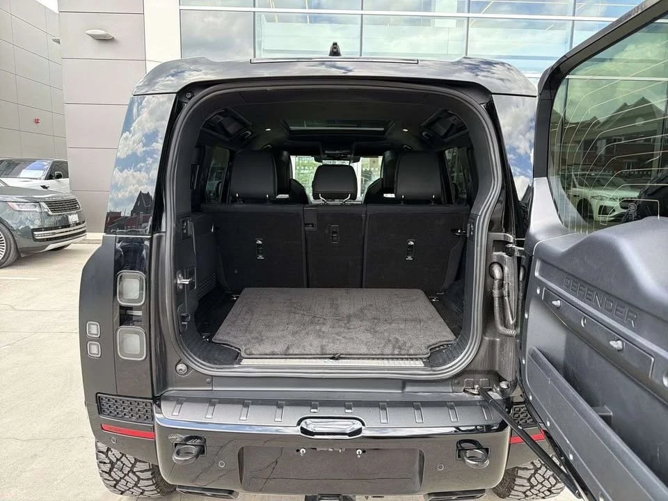 2026 Land Rover Defender Octa - Image 12 of 13
