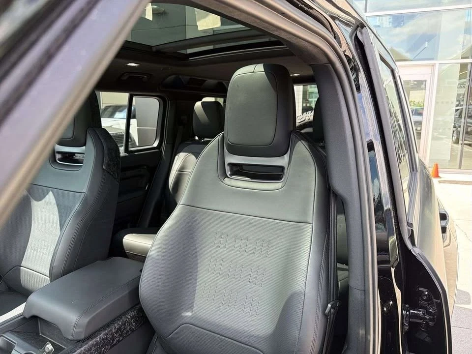 2026 Land Rover Defender Octa - Image 5 of 13
