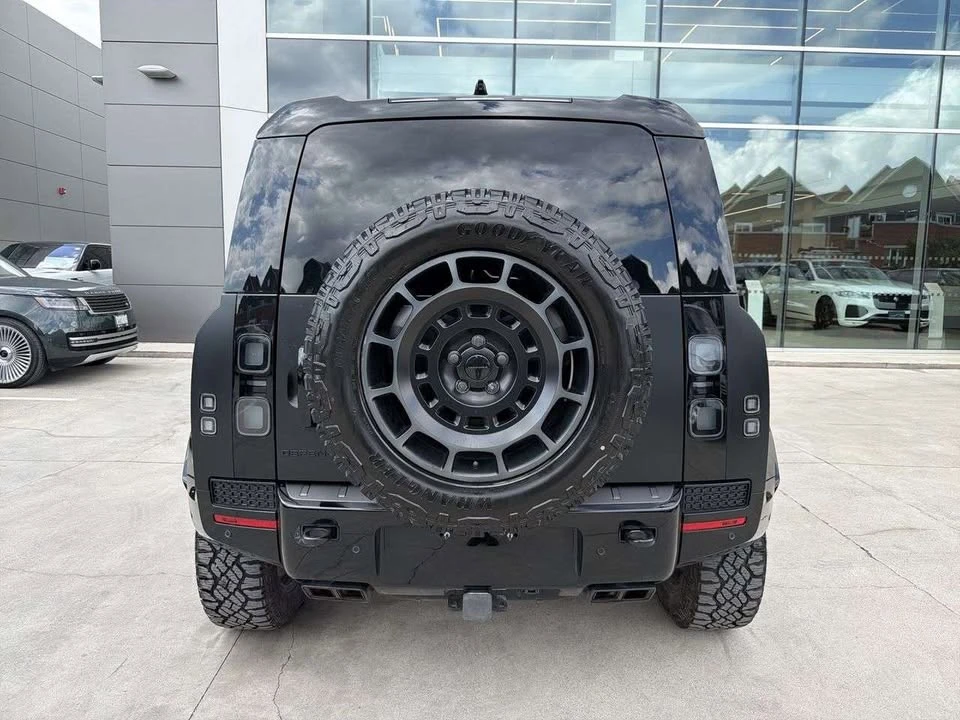 2026 Land Rover Defender Octa - Image 13 of 13