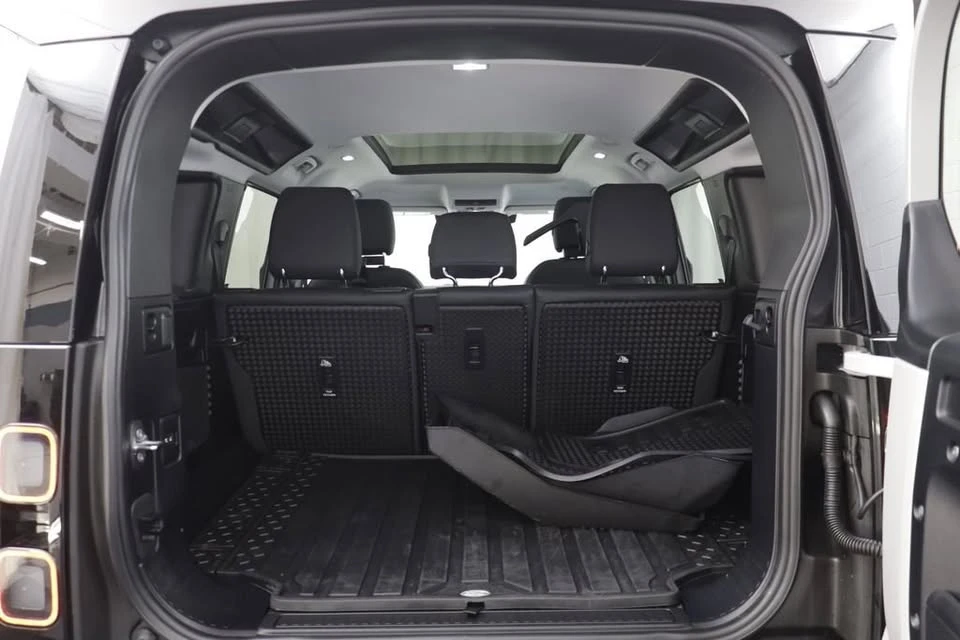 2026 Land Rover Defender L663 - Image 17 of 19