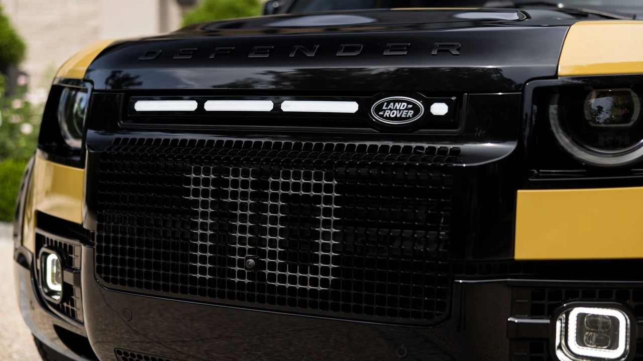 2026 Land Rover Defender L663 - Image 16 of 31