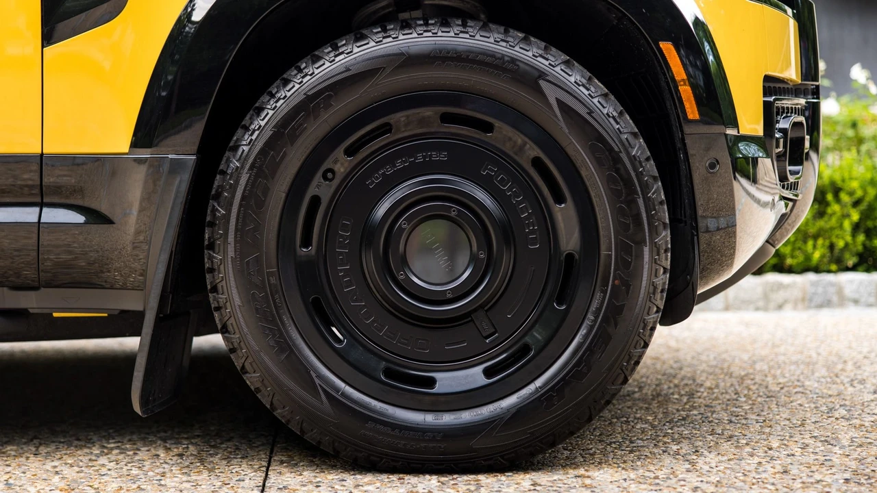 2026 Land Rover Defender L663 - Image 29 of 31