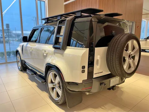 2026 Land Rover Defender 110 X-Dynamic SE