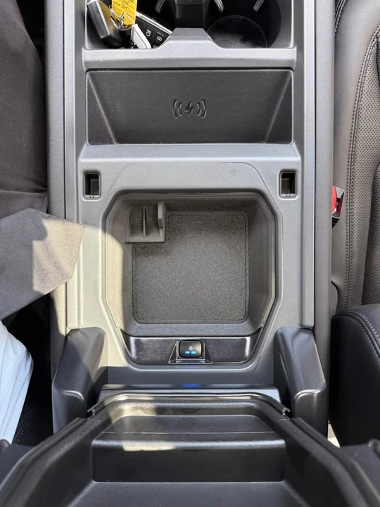2026 Land Rover Defender L663 - Image 16 of 20