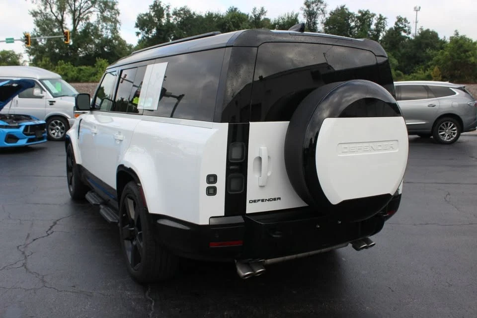 2026 Land Rover Defender 130 - Image 13 of 20