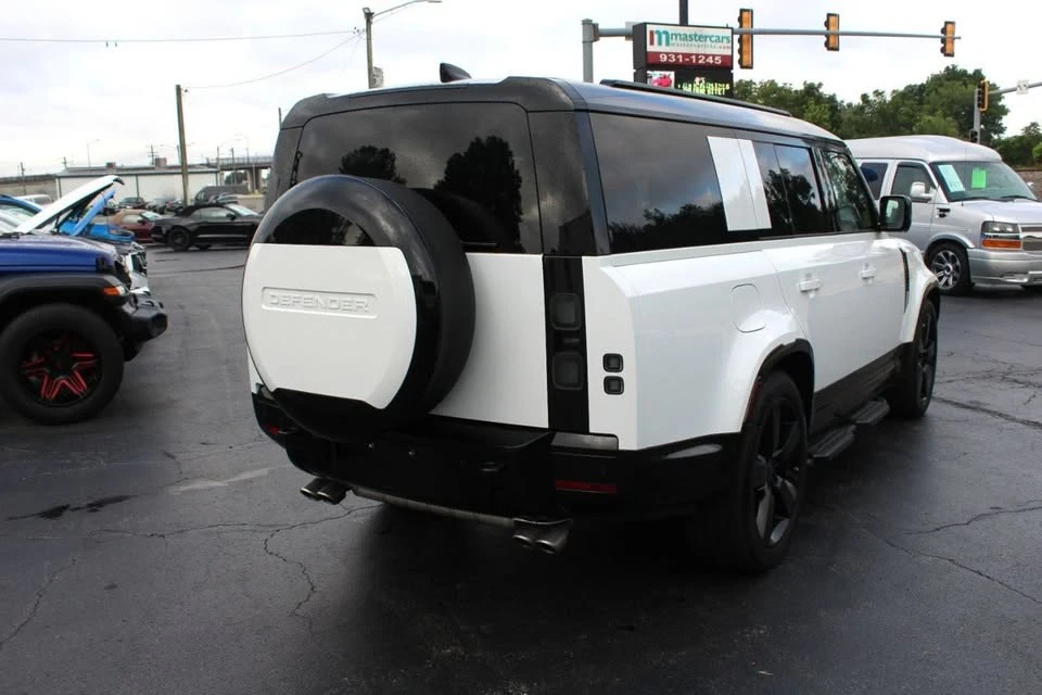 2026 Land Rover Defender 130 - Image 10 of 20