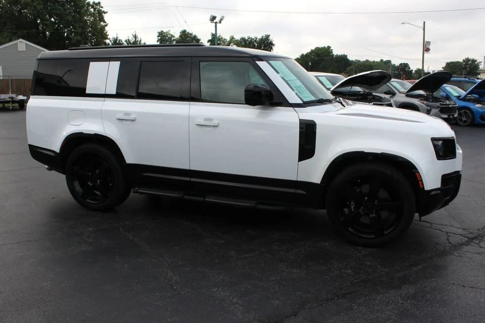 2026 Land Rover Defender 130 - Image 7 of 20