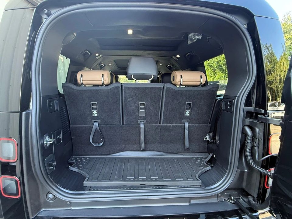 2026 Land Rover Defender V8 - Image 28 of 31