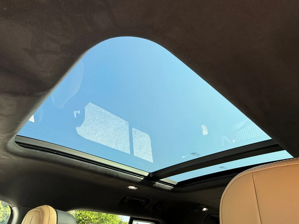 2026 Land Rover Defender V8 - Image 27 of 31