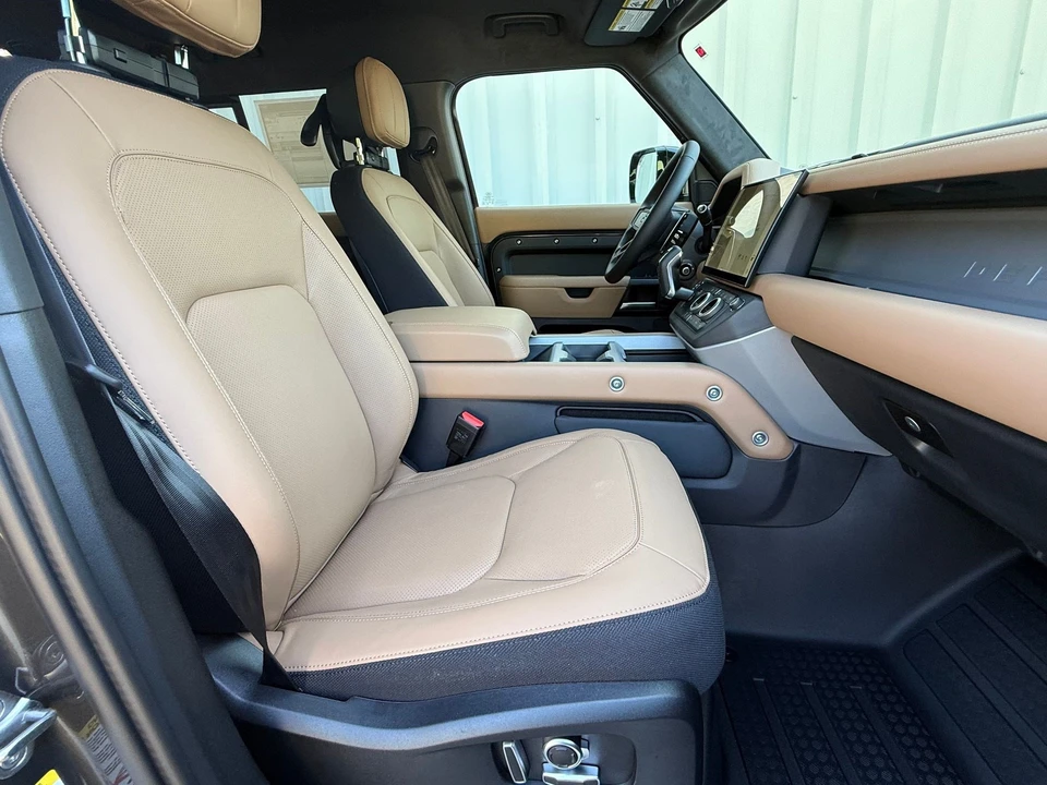 2026 Land Rover Defender V8 - Image 29 of 31