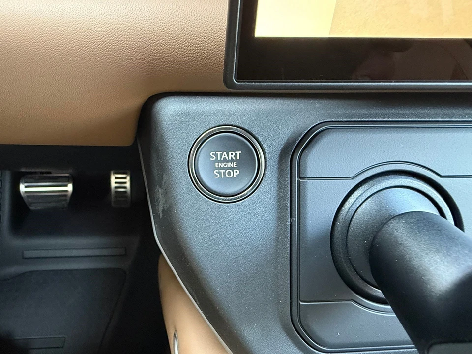 2026 Land Rover Defender V8 - Image 17 of 31
