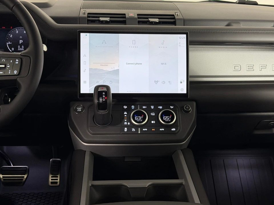 2026 Land Rover Defender V8 - Image 25 of 28