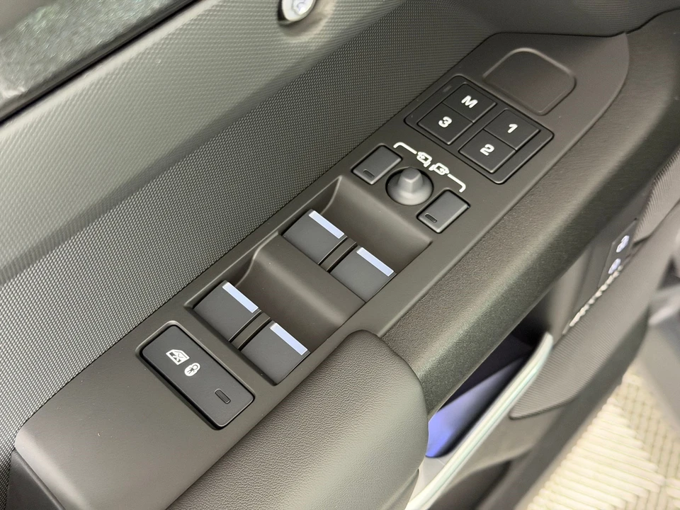 2026 Land Rover Defender V8 - Image 22 of 28