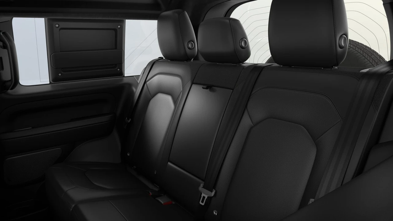 2026 Land Rover Defender Octa - Image 7 of 7