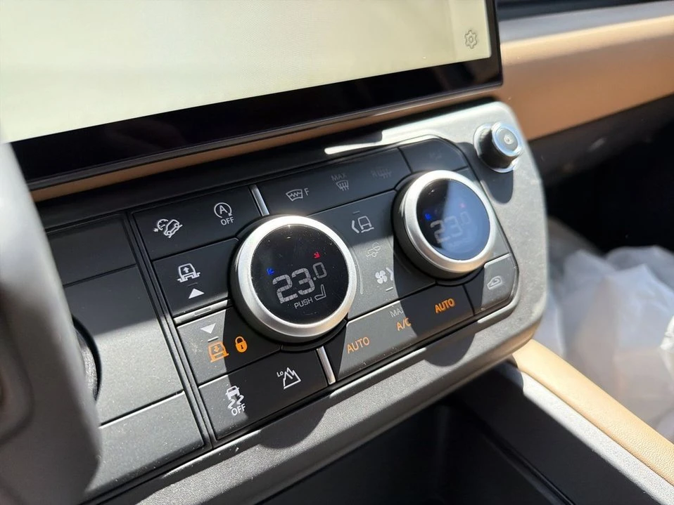 2026 Land Rover Defender L663 - Image 14 of 19