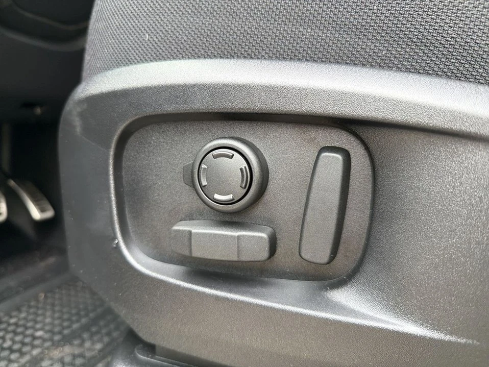 2026 Land Rover Defender L663 - Image 7 of 20