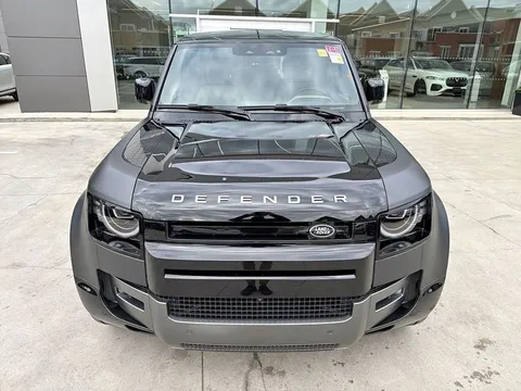 2026 Land Rover Defender 110 P525 V8