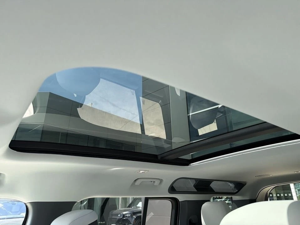 2026 Land Rover Defender L663 - Image 16 of 19