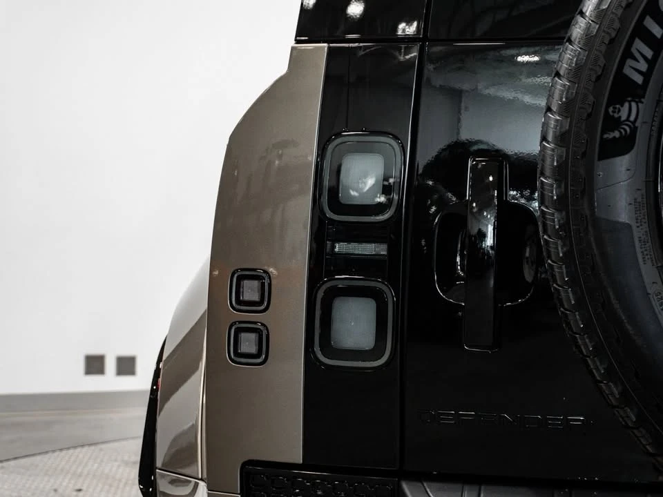 2026 Land Rover Defender Octa - Image 14 of 20