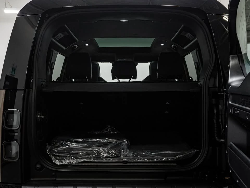2026 Land Rover Defender Octa - Image 15 of 20
