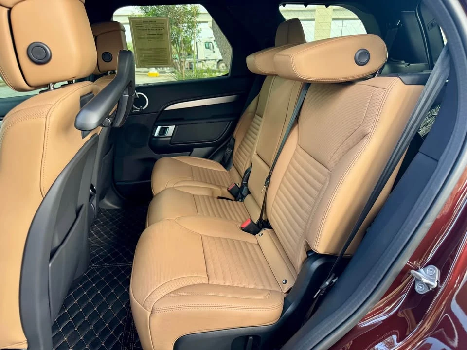 2026 Land Rover Discovery 5th Gen - Image 10 of 16