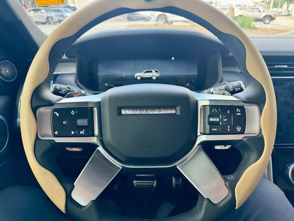 2026 Land Rover Discovery 5th Gen - Image 14 of 16