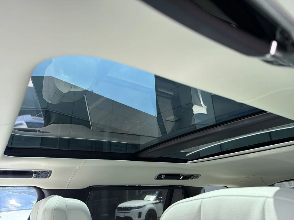 2026 Land Rover Range Rover L460 - Image 17 of 19