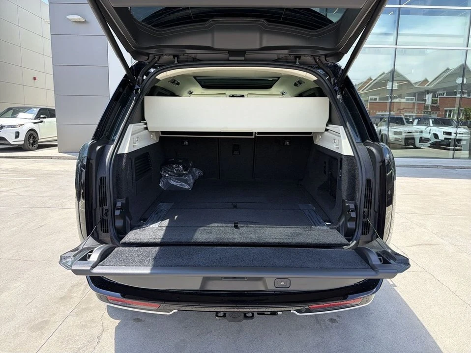 2026 Land Rover Range Rover L460 - Image 19 of 19