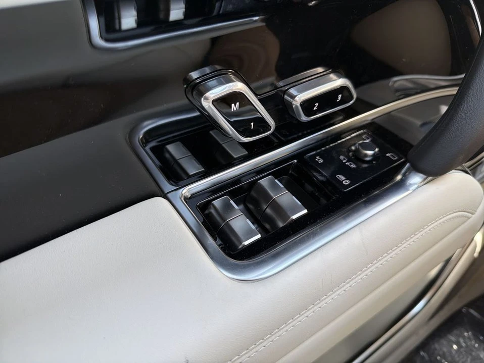 2026 Land Rover Range Rover L460 - Image 8 of 19