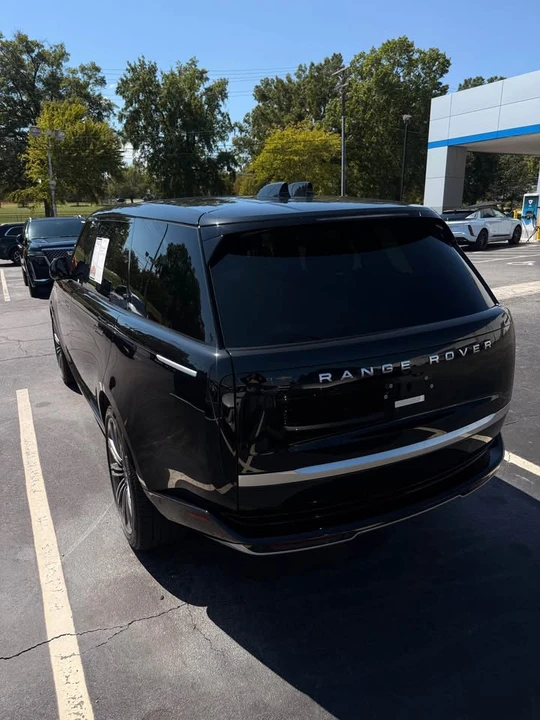 2026 Land Rover Range Rover L460 - Image 2 of 3