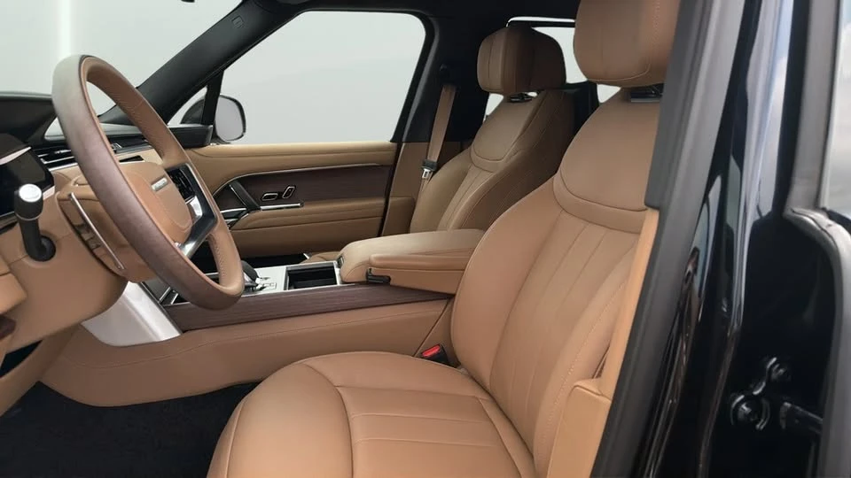 2026 Land Rover Range Rover L460 - Image 17 of 20