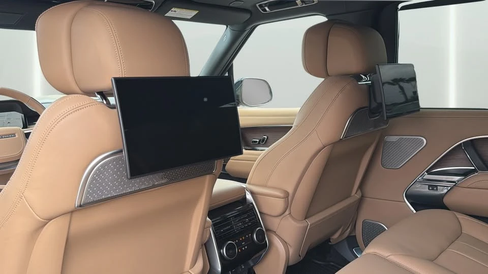2026 Land Rover Range Rover L460 - Image 19 of 20