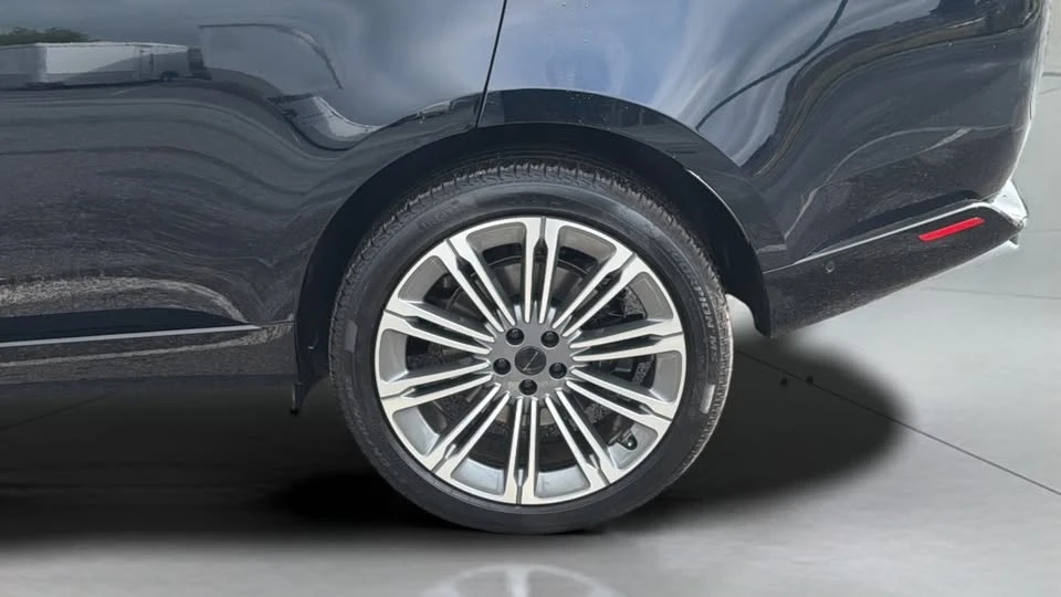 2026 Land Rover Range Rover L460 - Image 16 of 20