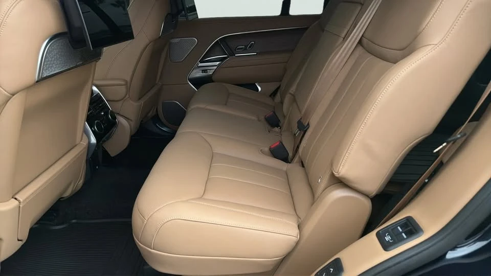 2026 Land Rover Range Rover L460 - Image 18 of 20