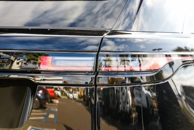 2026 Land Rover Range Rover L460 - Image 8 of 12