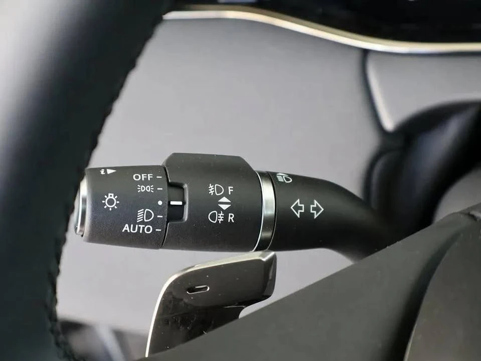2026 Land Rover Range Rover Evoque 2nd Gen - Image 5 of 20