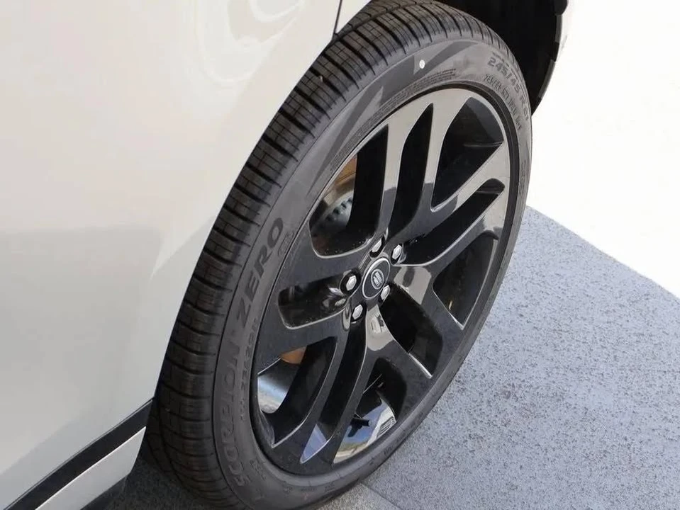 2026 Land Rover Range Rover Evoque 2nd Gen - Image 13 of 20