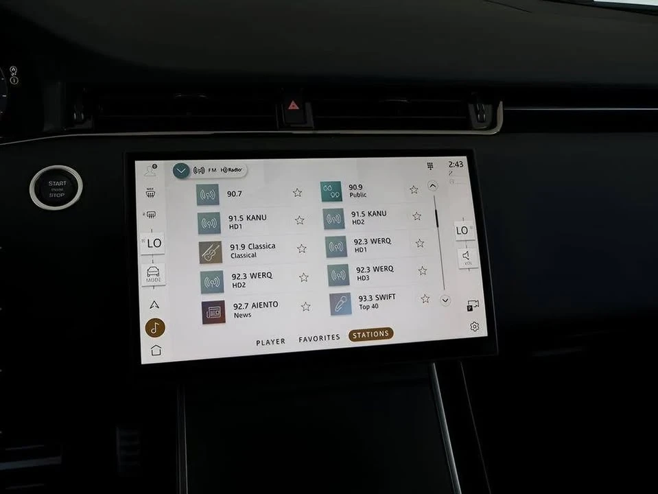 2026 Land Rover Range Rover Evoque 2nd Gen - Image 16 of 20