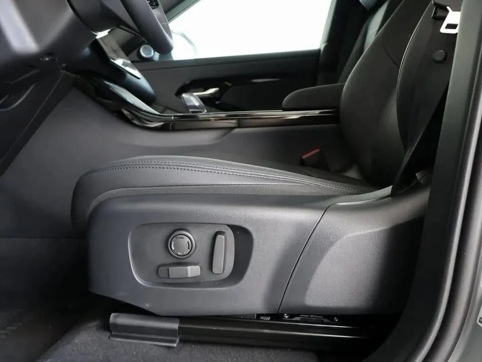 2026 Land Rover Range Rover Evoque 2nd Gen - Image 15 of 20