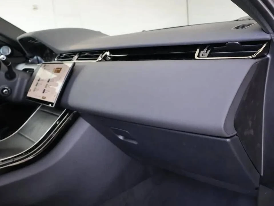 2026 Land Rover Range Rover Evoque 2nd Gen - Image 19 of 20