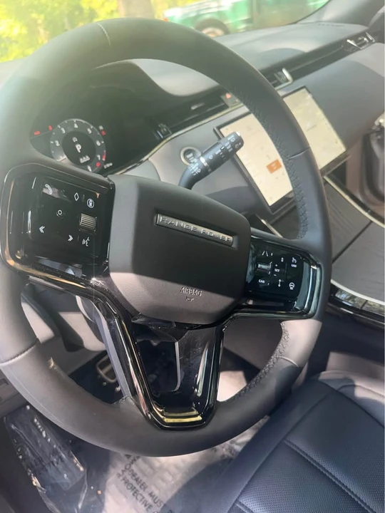 2026 Land Rover Range Rover Evoque 2nd Gen - Image 15 of 19