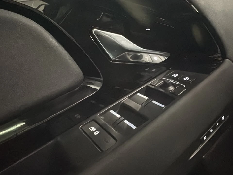2026 Land Rover Range Rover Evoque 2nd Gen - Image 12 of 20