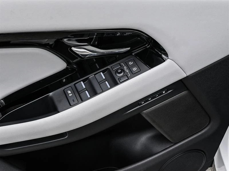 2026 Land Rover Range Rover Evoque 2nd Gen - Image 8 of 10